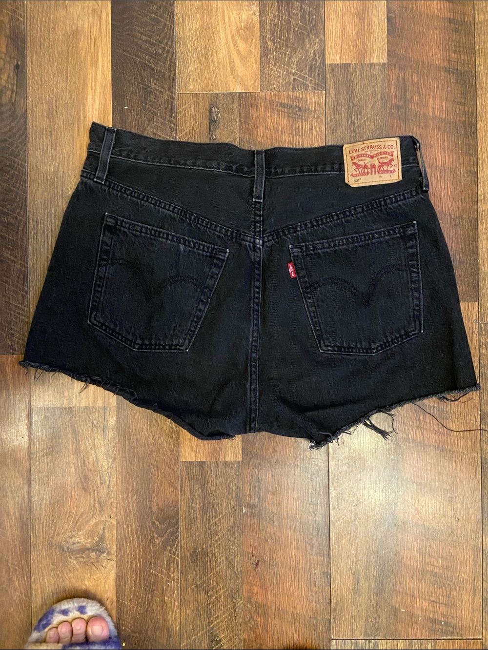 Levi’s 501 Black High-Rise Frayed Hem Women's Denim Shorts 31w - Picture 2 of 6